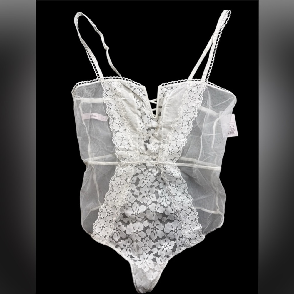 NWT Auden Womens Large White Crochet Lace Sleeveless V-Wire Lingerie bodysuit